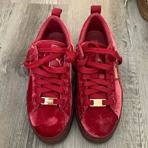 Puma Velvet sneakers size 7